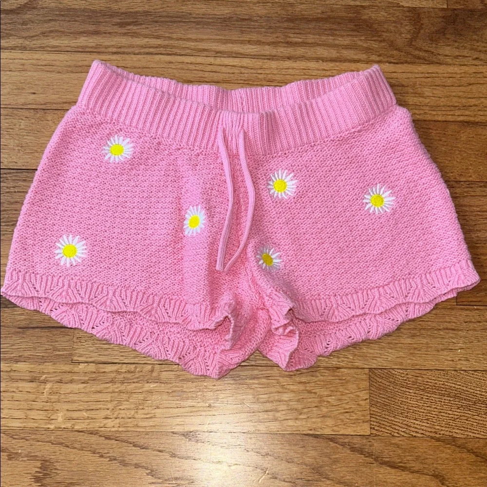 Pink Knit Old Navy Summer Shorts with Daisy Embroidery Girls size 6 New